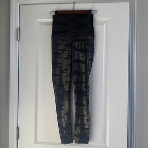 Emily HSU Leggings - size small - foil & black - GUC